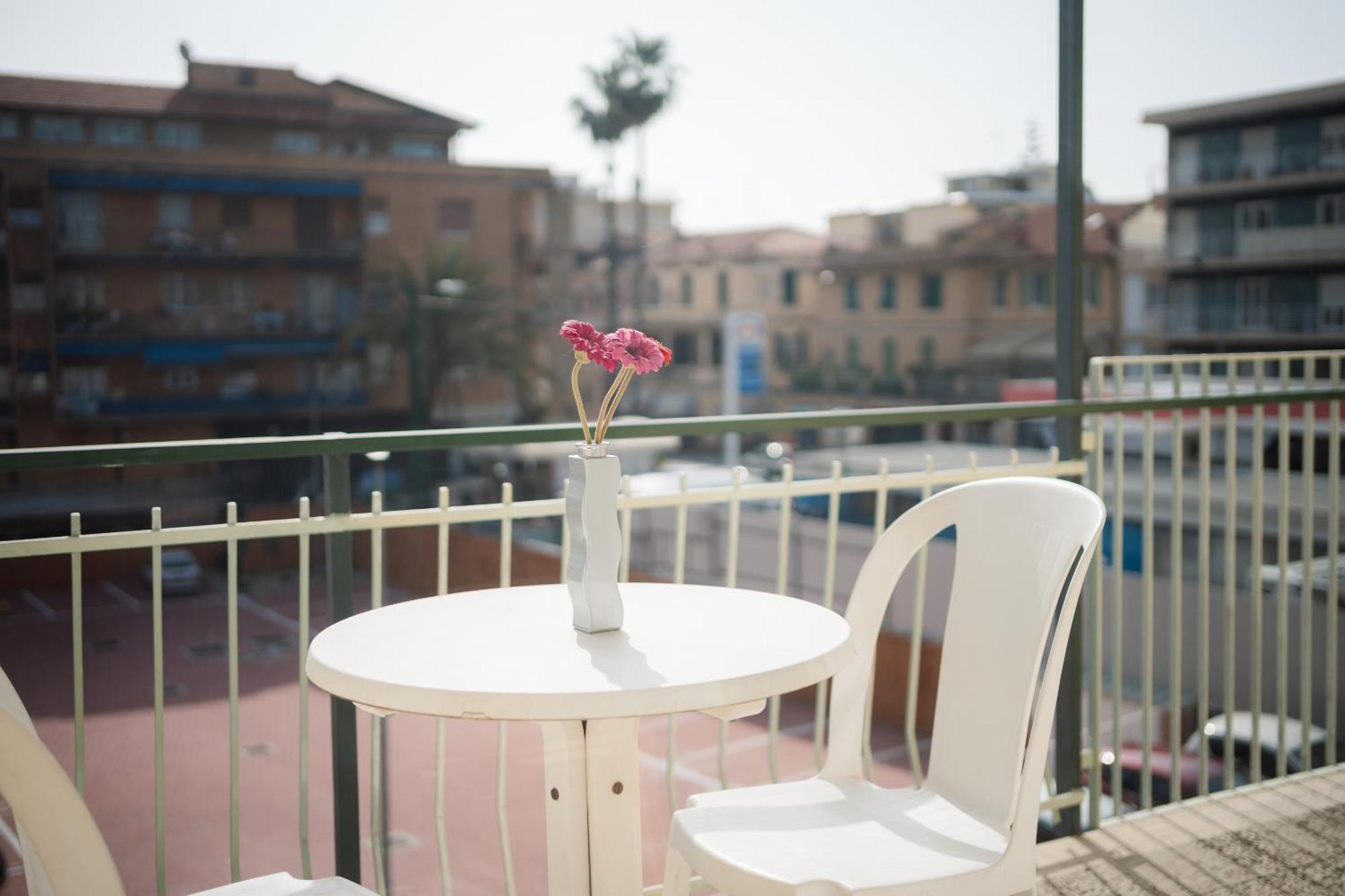 Casa Silvia - Central - Terrace - Wifi Bordighera Ngoại thất bức ảnh
